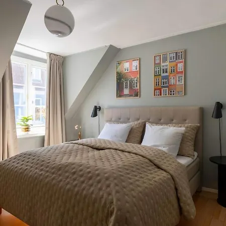 10 Person In The Heart Of * Copenhagen