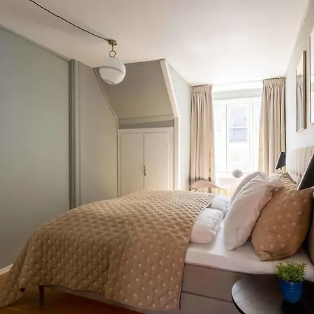 10 Person In The Heart Of * København