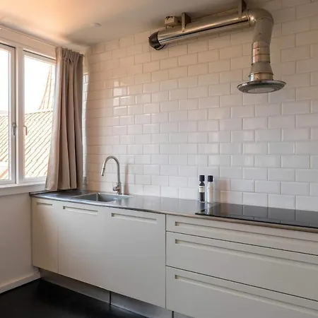 10 Person In The Heart Of Apartment