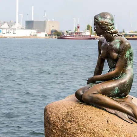 10 Person In The Heart Of * København