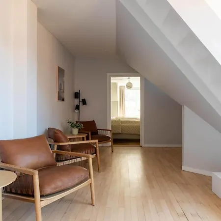 10 Person In The Heart Of Lejlighed