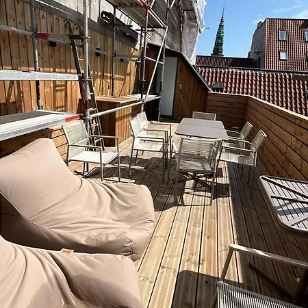 아파트 10 Person In The Heart Of *