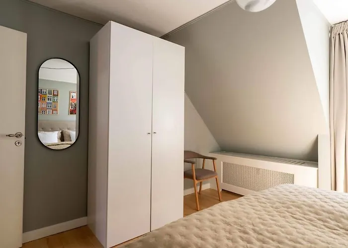 Apartman 10 Person In The Heart Of