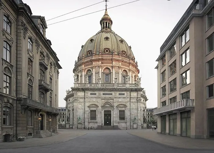 Apartman 10 Person In The Heart Of