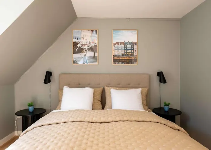 10 Person In The Heart Of Apartman