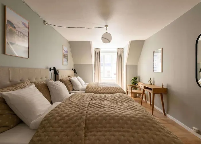 10 Person In The Heart Of Apartman *