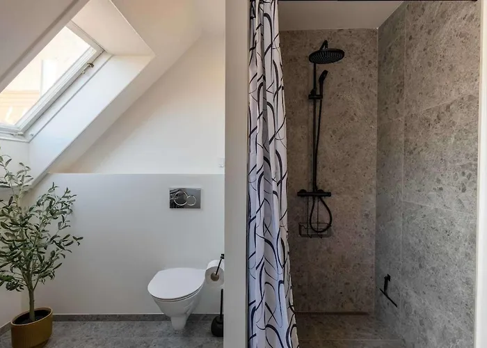 10 Person In The Heart Of