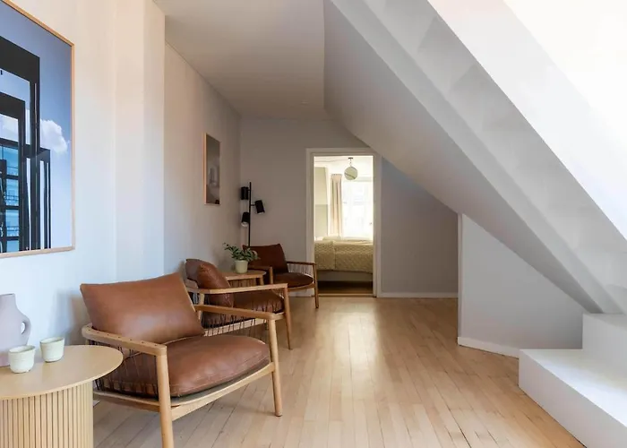 10 Person In The Heart Of Apartman