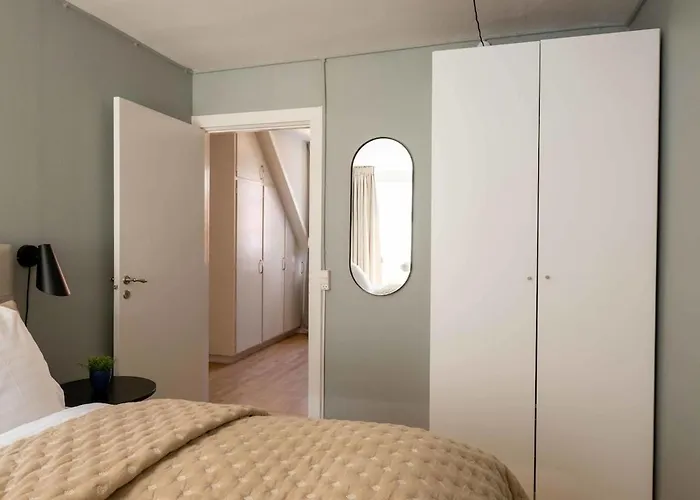 Apartman 10 Person In The Heart Of